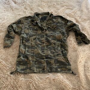 Camouflage print denim jacket (oversized fit)